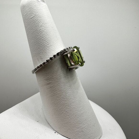 NWOT 7x9mm oval cut Peridot w/ accent cz diamonds all in sterling silver, ring! - Picture 6 of 11
